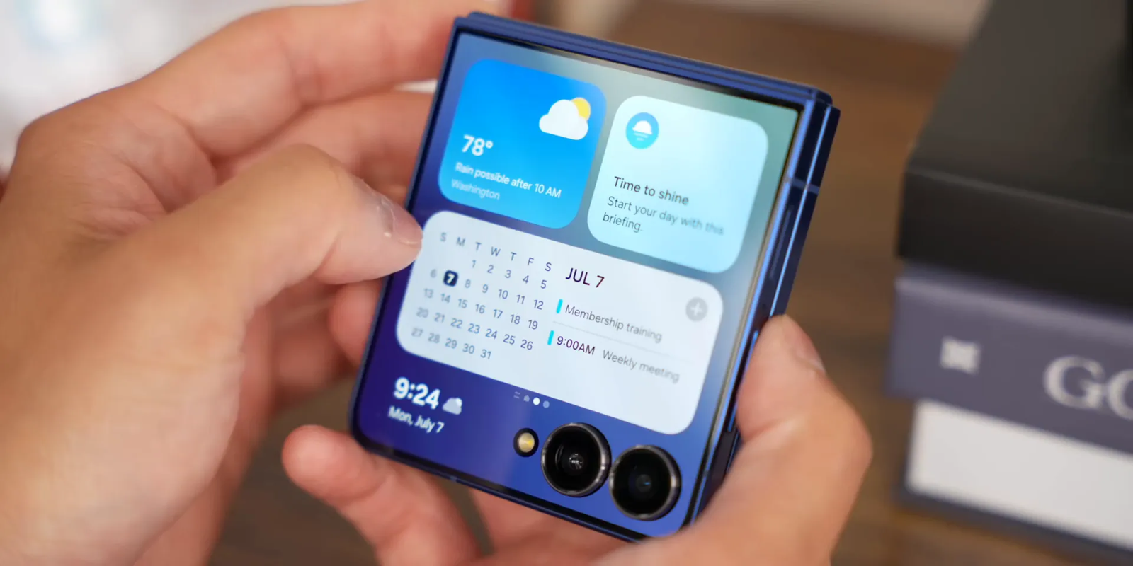 Samsung Galaxy Z Flip 7 full screen cover display