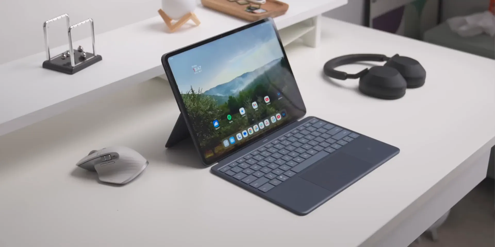 OnePlus Pad 3 in use for productivity and entertainment