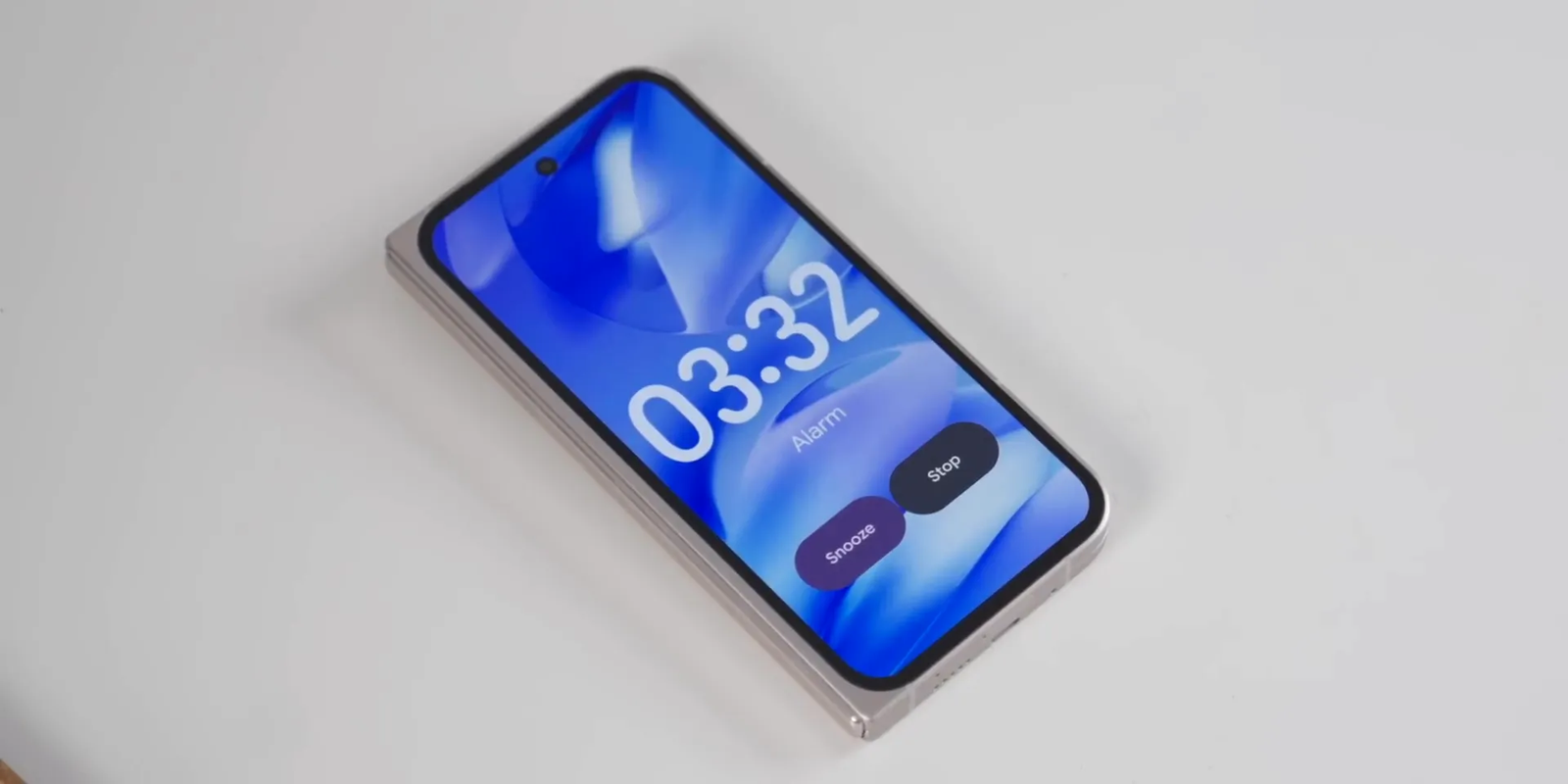 New alarm snooze and stop buttons in Clock app